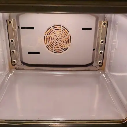 Backofen reinigen mit Backofenspray und Mülltüten