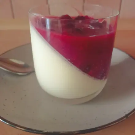 Panna Cotta mit Beerenkompott
