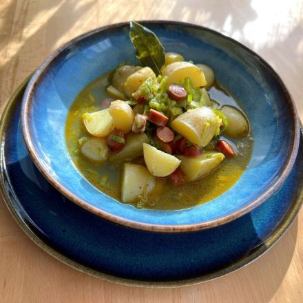 Einfacher Kartoffel-Lauch-Eintopf mit Debrecziner