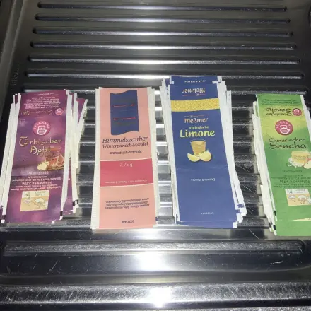 Notizzettel aus Altpapier und Teebeutelhüllen