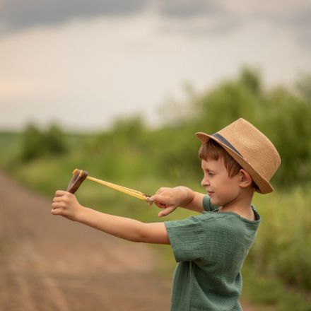 "Bernhards Welt" – Politisch unkorrektes Spielzeug selber bauen