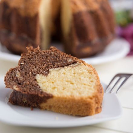 Dinkel-Marmorkuchen aus der Gugelhupfform - saftig & locker