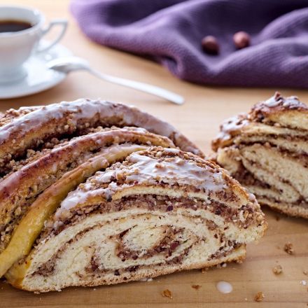 Hefezopf mit Nussfüllung – nach Omas Rezept