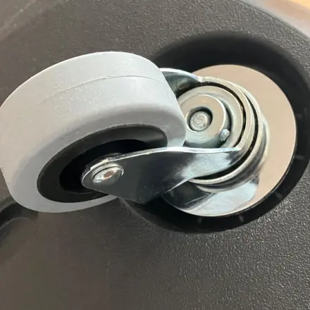 Schwergängigen Staubsauger rollfähiger machen