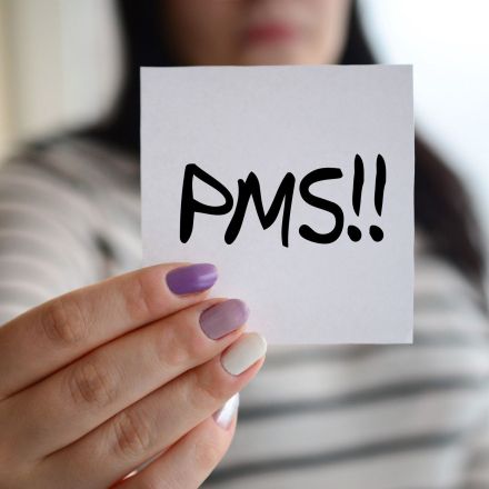 PMS natürlich behandeln: 6 Hausmittel & Tipps