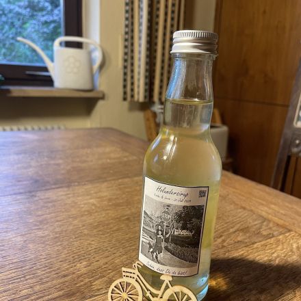 Gastgeschenk zur Hochzeit: Holunderblütensirup