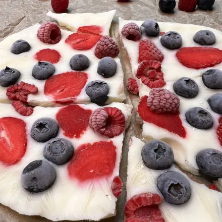 Cooler Joghurt Snack für heiße Tage