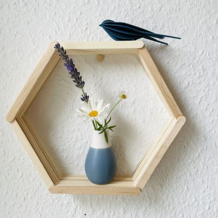 Mini-Hexagon-Regal aus Eisstielen basteln - DIY