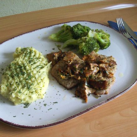 Kalbfleisch gebraten mit Pfifferlingen und Kartoffelpüree