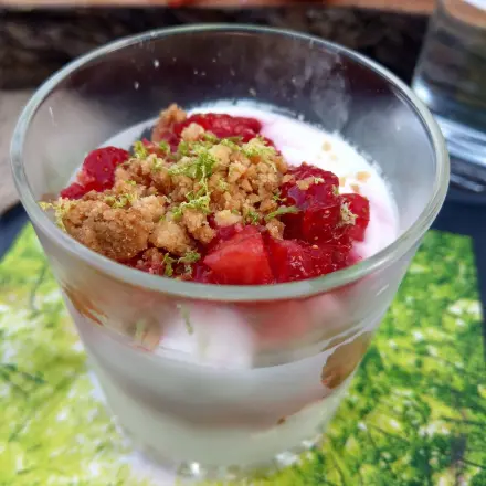 Knusprige Erdbeertrifle