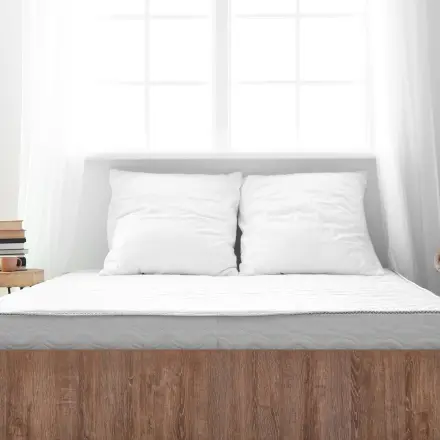 Matratze reinigen: Hausmittel & Tipps gegen Flecken und Gerüche