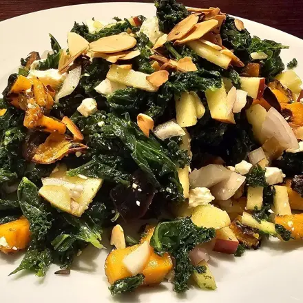 Grünkohl-Salat mit Süßkartoffel - winterlich und gesund