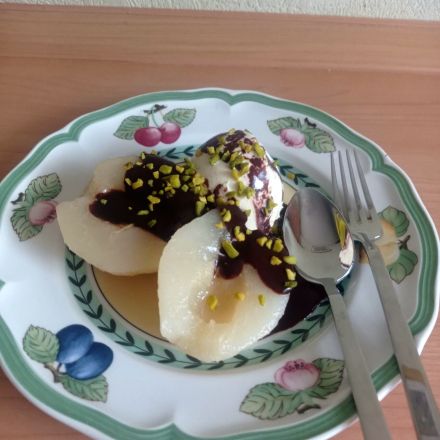 Birne Helene mit Schokoladensoße