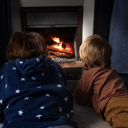 „Warum knistert Feuer?“