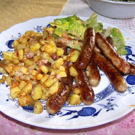 Nürnberger Bratwürste mit Bratkartoffeln