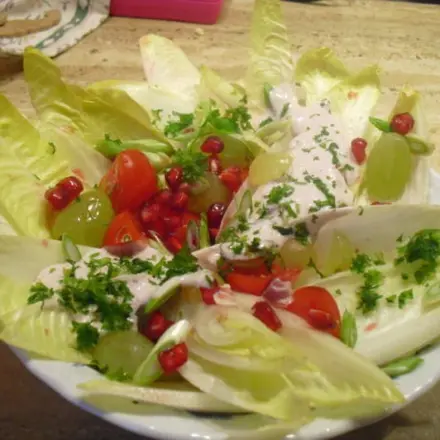 Chicoréesalat mit Granatapfeldressing