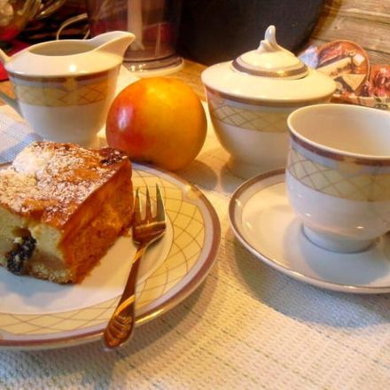 Gedeckter Apfelkuchen mit Quarkguss