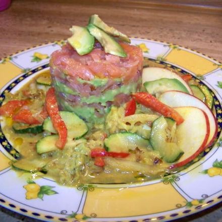 Lachstatar mit Avocado