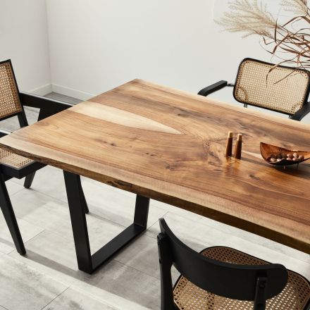 Holztisch reinigen und pflegen: einfache Tipps und Hausmittel