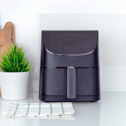 Heißluftfritteuse reinigen - 3 Hausmittel & Tipps