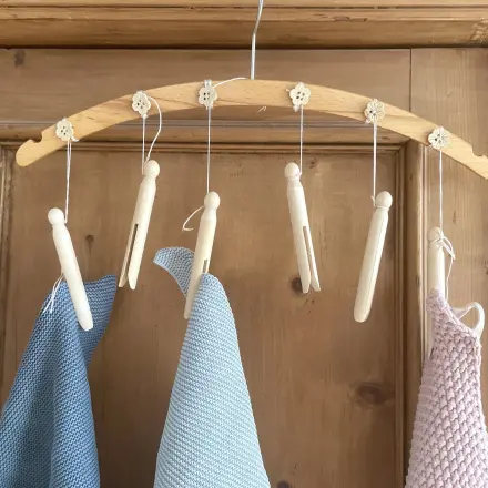 Handtuchhalter aus Holzbügel selber machen