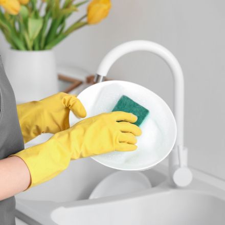 Geschirr abwaschen mit der Hand – so geht’s richtig