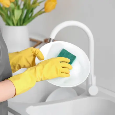 Geschirr abwaschen mit der Hand – so geht’s richtig