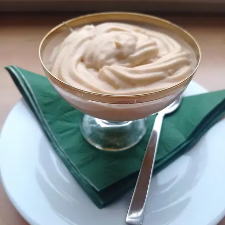 Diplomatencreme mit Früchten