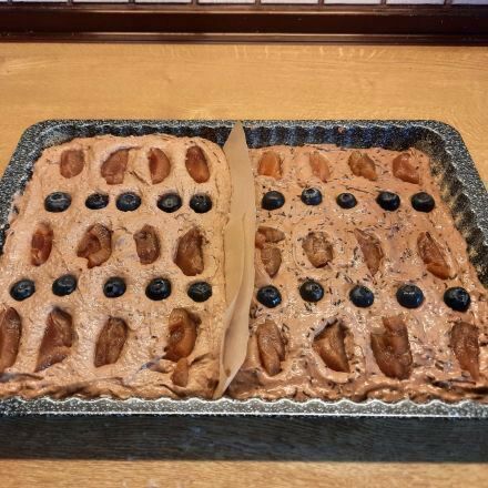 Obst-Blechkuchen zweierlei – mit Schoko & Nuss