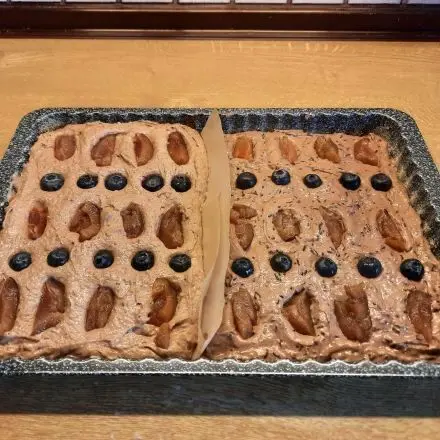 Obst-Blechkuchen zweierlei – mit Schoko & Nuss