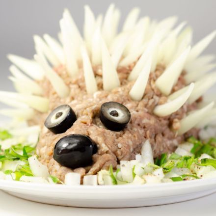 70er Jahre Buffet-Rezepte – Toast-Hawaii, Mettigel und Co