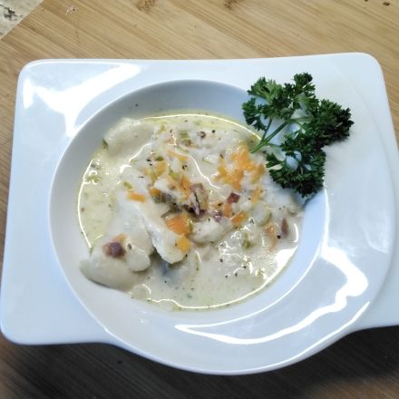 Spargel-Gemüse-Suppe mit Teigtaschen