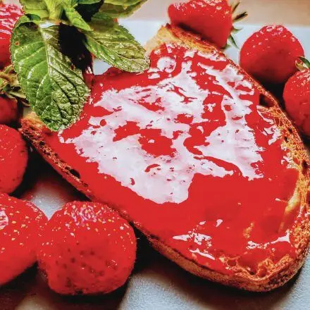 Erdbeermarmelade – einfaches Rezept mit Himbeersirup