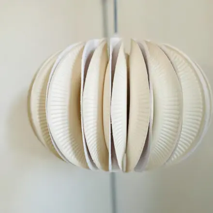 Lampenschirm aus Papptellern basteln – DIY Anleitung