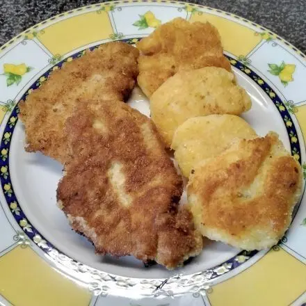 Kartoffelpuffer aus Kloßteig mit Schnitzel