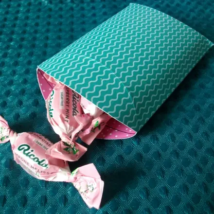 Geschenkverpackung basteln für Bonbons