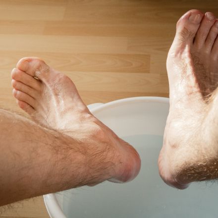 Fußbad mit Natron und Essig gegen Fuß- & Nagelpilz