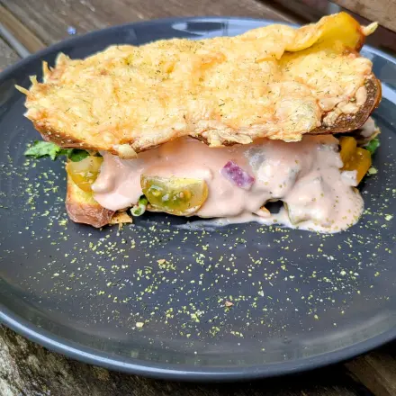 Kartoffel-Sandwich mit Hackfleisch