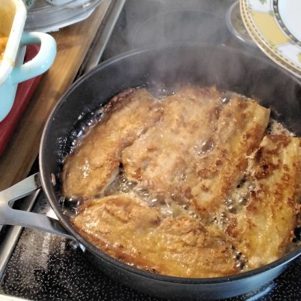 Knuspriger Schweinebauch eingelegt in Bier
