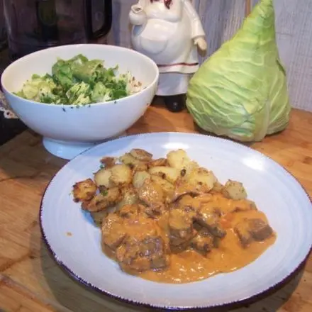 Gulasch aus Rinderbeinscheibe