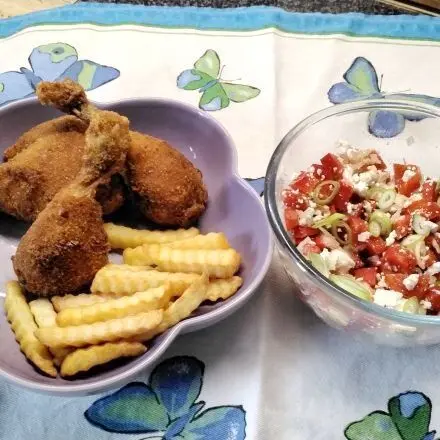 Backhendl auf Wiener Art mit Salat