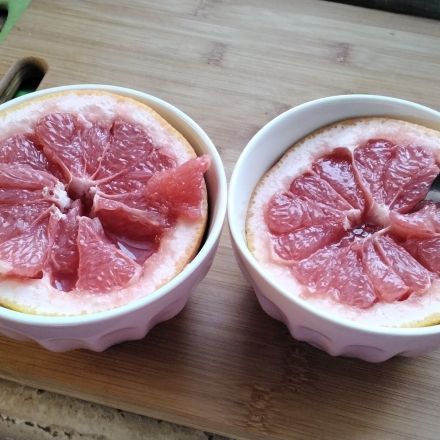 Grapefruit schneiden mit Zitrusfrüchte-Messer
