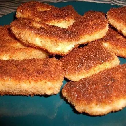 Panierter Camembert mit Spinat