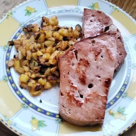 Leberkäse mit Bratkartöffelchen