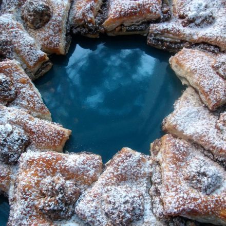 Blätterteigkranz mit Nutella & gebrannten Walnüssen