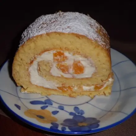 Sahne-Schmand-Biskuitrolle