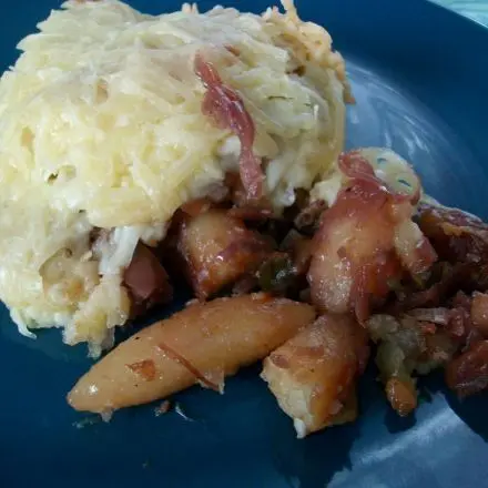 Schupfnudelauflauf mit Blaukraut und Lauch