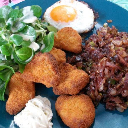 Chicken Nuggets – Lauch & Rotkohl als Beilage