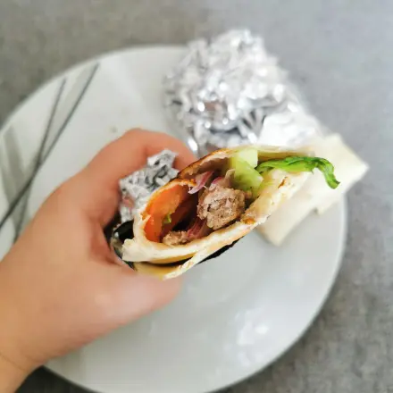 Einfache türkische Pizza aus Wraps