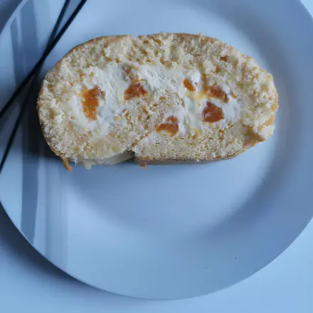 Fluffige Biskuitrolle mit Mandarinen